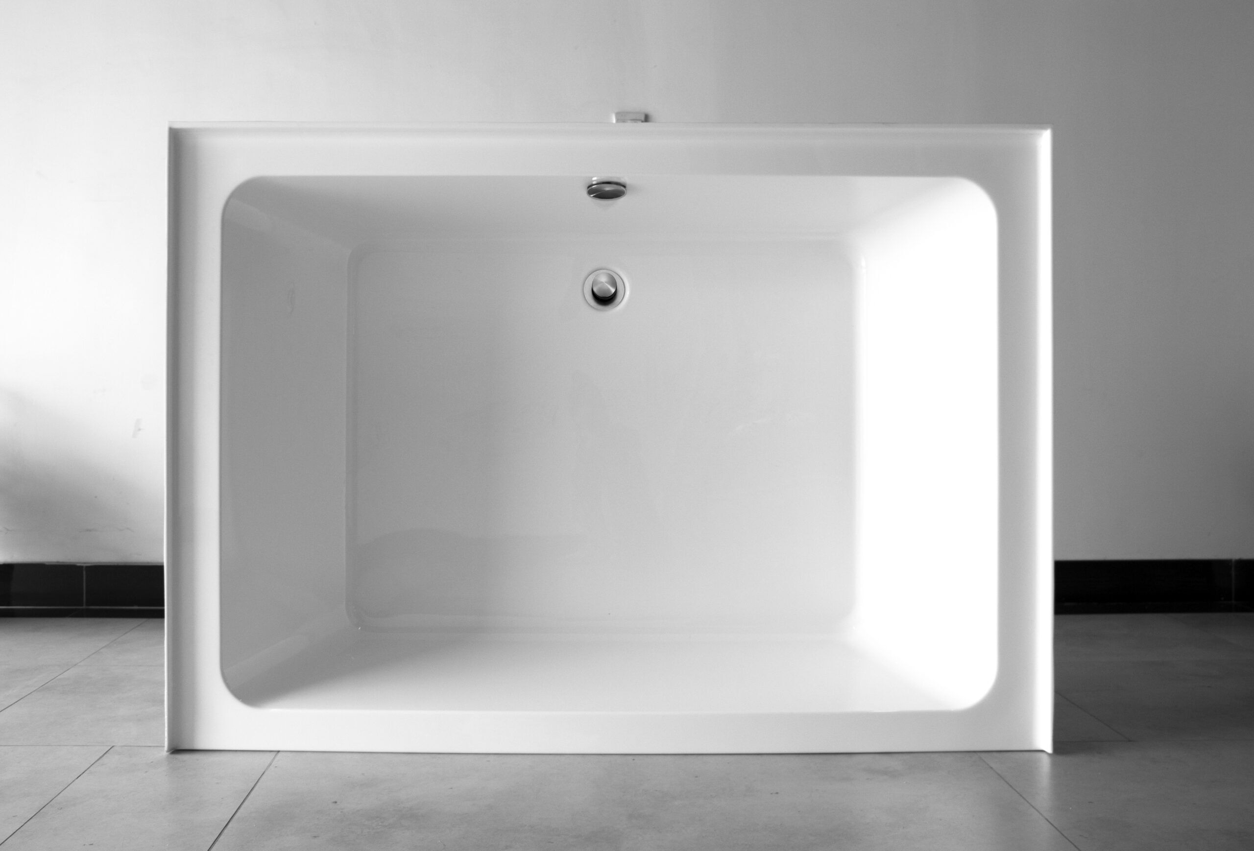 42x60 - Center Drain - Acrylic Alcove Tub - with overflow and adjustable feet - Image 3